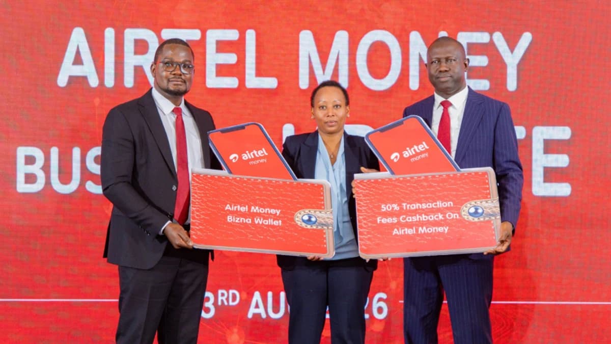 Small Kenyan merchant comparing Airtel Bizna Wallet and M-Pesa Pochi La Biashara on a phone.